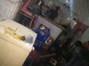 بالصور:تحطيم مقهى بمنطقة ابو عارف بحي الجناين والشرطة تعاين المكان لتحديد الجناة