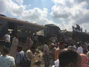 بالصور .. 20 متوفى و50 مصابا حتى الآن فى حادث تصادم قطارى الإسكندرية