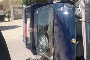 مصرع لواء شرطة وإصابة نجله والسائق في حادث انقلاب سيارة