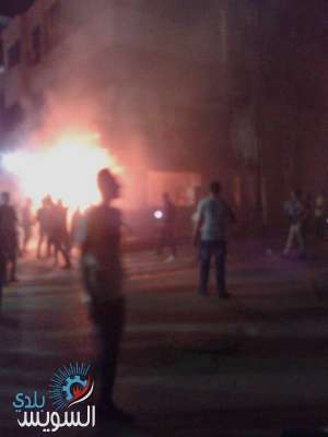 بالصور:حريق هائل باحد محلات المأكولات بشارع الشهداء بالسويس