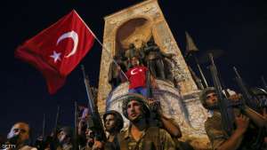 سكاي نيوز:تظاهرات مؤيدة وأخرى مناوئة للانقلاب في تركيا