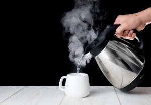 أضرار استخدام «الكاتيل» في عمل الشاي
