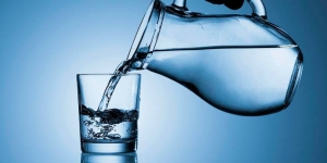 6 فوائد لشرب الماء على معدة فارغة في الصباح