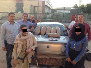 بالصور ..شرطة تأمين نفق احمد حمدي بالسويس تلقى القبض على سيدة وزوجها اثناء محاولة تهريب مخدرات