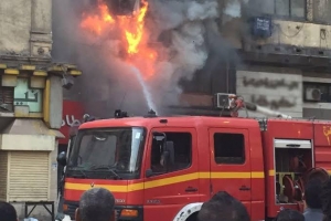 السيطرة على حريق ضخم في سوق الخضار بالعتبة