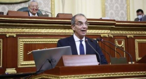 وزير الاتصالات يعلن خدمة جديدة لتفادي زحام البريد بـ«المحمول»