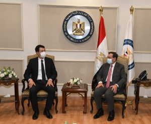 الملا يعقد جلسة مباحثات ثنائية مع سفير كوريا الجنوبية الجديد بمصر