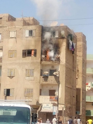 صورة اليوم:حريق يلتهم محتويات وحدة سكنية بمنطقة الهويس بالسويس
