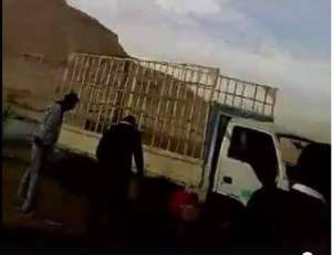 صورة اليوم:مصرع شخص واصابة اخر في حادث انقلاب سيارة نقل اسطوانات غاز في طريق السويس - السخنة