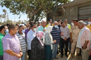 محافظ السويس :   العمل بقوة لتطوير قري حي الجناين بعد دخولها الحيز العمراني