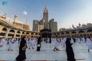 الأزهر يؤيد قرار السعودية بمنح النساء حق العمرة دون محرم