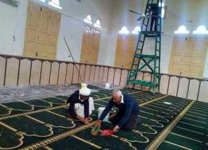 بالصور- مسجد الروضة يستعد لاستقبال المصلين غدًا