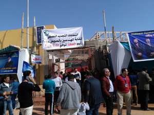 بالصور : تزايد الاقبال على انتخابات نقابة المهندسين بالسويس بعد صلاة الجمعة