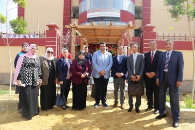 محافظ السويس يتابع العملية التعليمية ويشيد بنجاح التجربة بالمدرسة المصرية اليابانية 