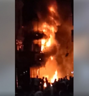 حريق هائل بأحد المولات التجارية بشارع الموسكي