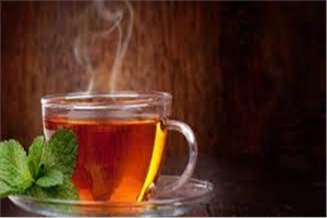 فوائد غير متوقعة لتناول الشاي الأحمر يوميا.. وتحذير لهذه الفئات