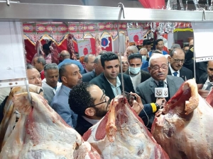 محافظ السويس يفتتح معرض أهلا رمضان   بتخفيضات تصل إلي  ٣٠% علي جميع السلع الغذائية