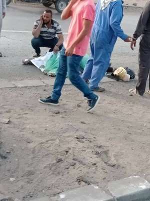 بالصور:مصرع غفير صدمته سيارة ملاكي امام ميناء الأتكة بالسويس