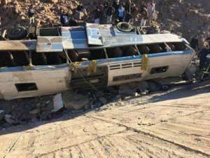 مصرع 7 طلاب واصابة 32اخرين فى حادث انقلاب اتوبيس بجنوب سيناء