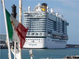 عبور سفينة إيطالية تحمل 65 مصابا بالكورونا قناة السويس