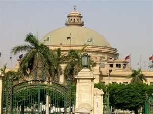 جامعة القاهرة : فصل 5 أساتذة ينتمون للإخوان بينهم مستشار مرسي