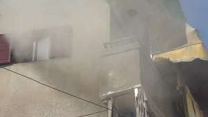 صورة اليوم..حريق بوحدة سكنية بشارع الجيش بالسويس