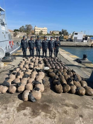 القوات البحرية تحبط محاولة تهريب مخدرات في نطاق البحر الأحمر