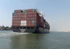 عبور 46 سفينة قناة السويس بحمولة 3.5 مليون طن