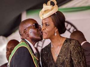 رئيس زيمبابوى المتنحى و زوجته