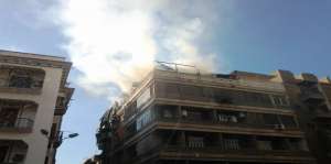 أهالى امبابة يحرقون شقة أمين شرطة.