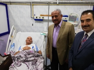 محافظ السويس ونائبه يطمئنا على حالة الفدائي محمود طه الصحية بالمستشفى العام