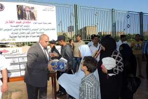 مديرية أمن السويس توزع كراتين المواد الغذائية المجانية بمدينة الصباح