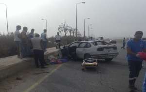 صورة اليوم:مصرع شخص وإصابة 3 آخرين فى انقلاب سيارة بطريق السخنة -السويس