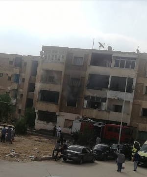 صور..حريق يلتهم وحدة سكنية بمنطقة فيصل بالسويس