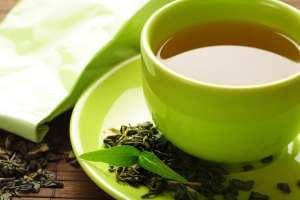الشاي الأخضر يخفف الهالات السوداء