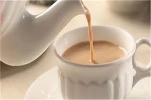 خبيرة تغذية تكشف حقيقة أضرار «الشاي باللبن»