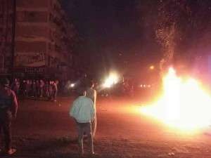 الشرطة تفرق المحتجين على حكم لإعدام فى حق 10 من أبناء المدينة في مذبحة بورسعيد بالغاز المسيل للدموع