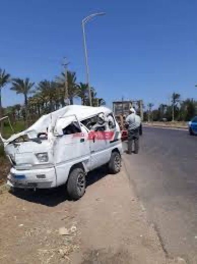 بالاسماء: اصابة 12 شخص في حادث انقلاب سيارة &quot;فان&quot; طريق جنيفة السويس
