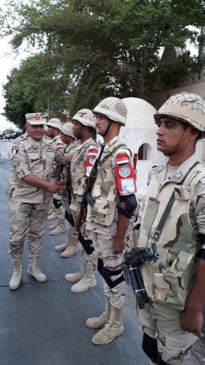 صور..قائد الجيش الثالث يطمئن علي عناصر التأمين والشرطة المدنية شرق قناة السويس
