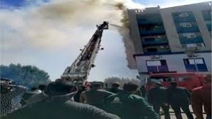 إنقاذ 11 شخصا محتجزين في حريق بمستشفى قنا الجامعي