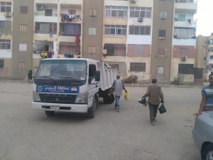 حي الاربعين يقوم بتنفيذ جمع القمامة من المنازل بالتعاون مع جهاز النظافة بمحافظة السويس