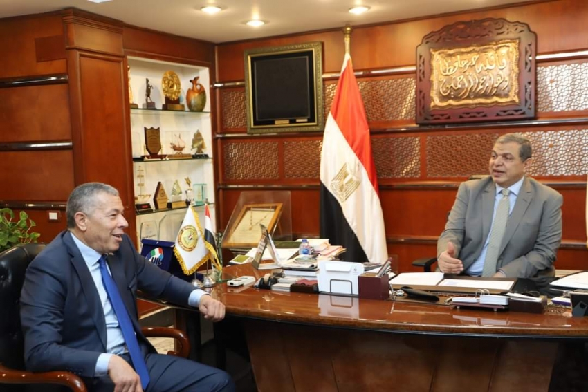 سعفان يلتقي رئيس الجالية المصرية بفرنسا لمتابعة أوضاع العمال المصريين لوضع آليات جديدة لتوفير الرعاية التأمينية لهم