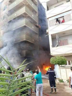 بالصور : الحماية المدنية بالسويس تسيطر على حريق وحدة سكنية بشارع المدينة المنورة