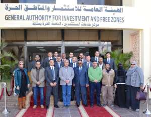 حامد يتفقد مركز خدمة المستثمرين و مشروعات ومناطق خدمات بجهاز تنمية شمال السويس