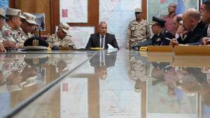 محافظ السويس يراجع الترتيبات النهائية للانتخابات الرئاسية مع الجيش والشرطة بغرفة العمليات
