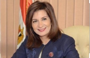 وزيرة الهجرة و محافظ أسوان ينتهيان من إجراءات عودة المصريين العالقين بالسودان إلى أرض الوطن