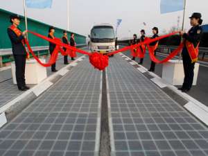 أول طريق بالطاقة الشمسية.. بالصين
