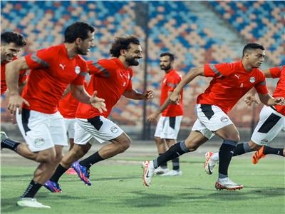 منتخب مصر يطير إلى الإمارات غدًا استعدادًا لمواجهتي زامبيا والجزائر