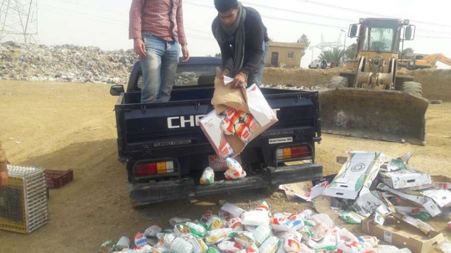 بالصور :تموين السويس ينفذ قرار النيابة باعدام نصف طن دواجن مستوردة غير صالحة للاستهلاك الآدمي