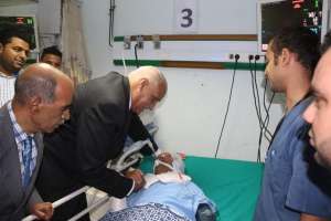 الهياتمي يزور شاعر المقاومة الشعبية الكابتن غزالي بمستشفي التامين الصحي بالسويس